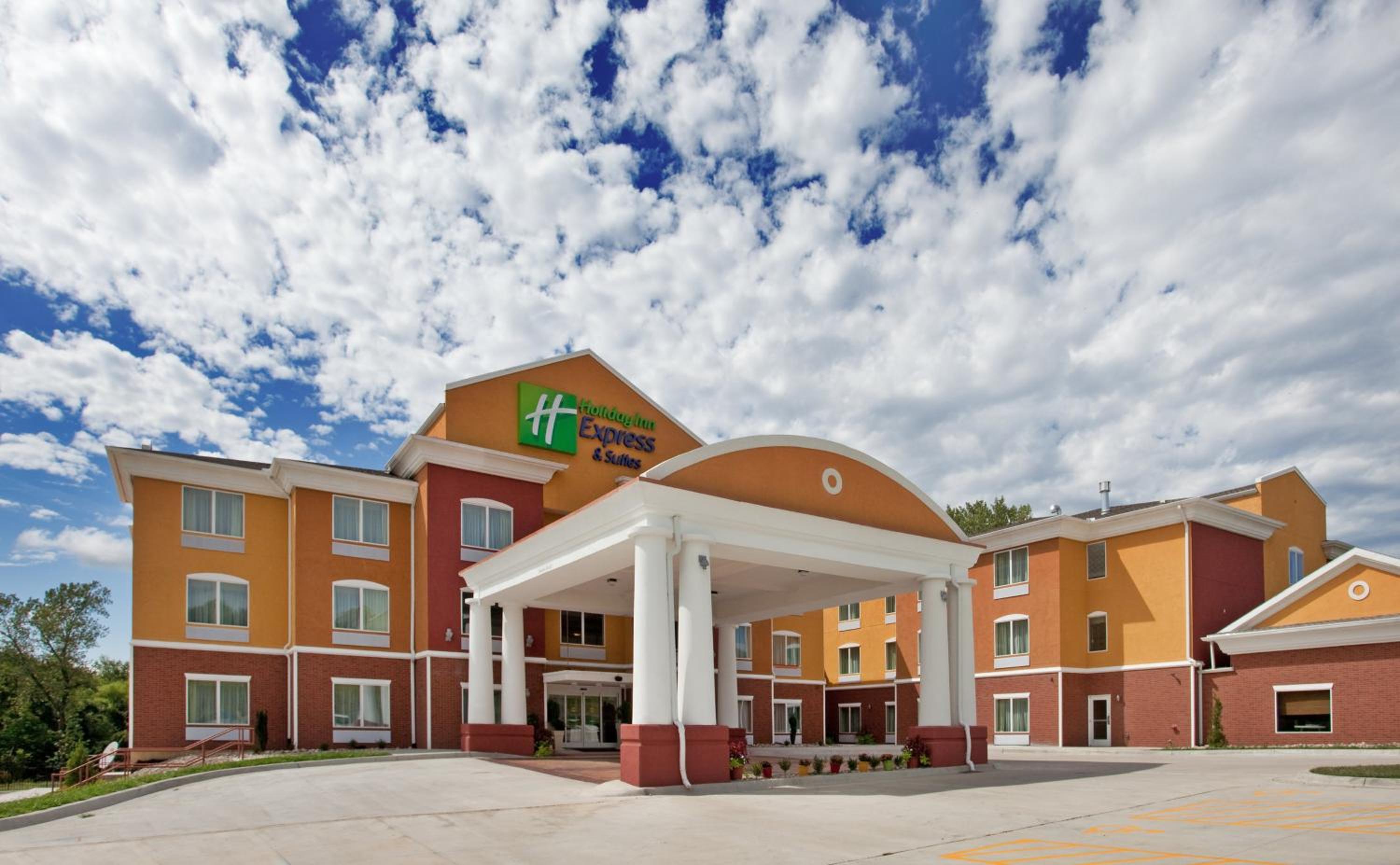 Hotel Holiday Inn Express & Suites Kansas City Sport Complex Area By Ihg