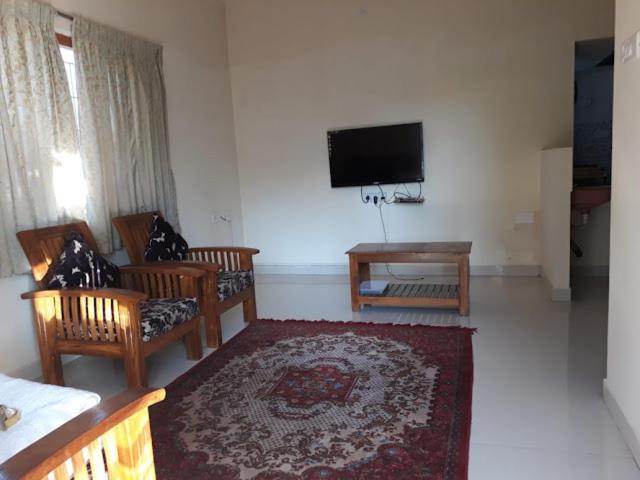 Rustic Cottage view 4
