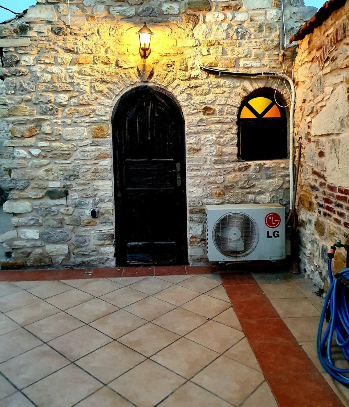 Photo 33