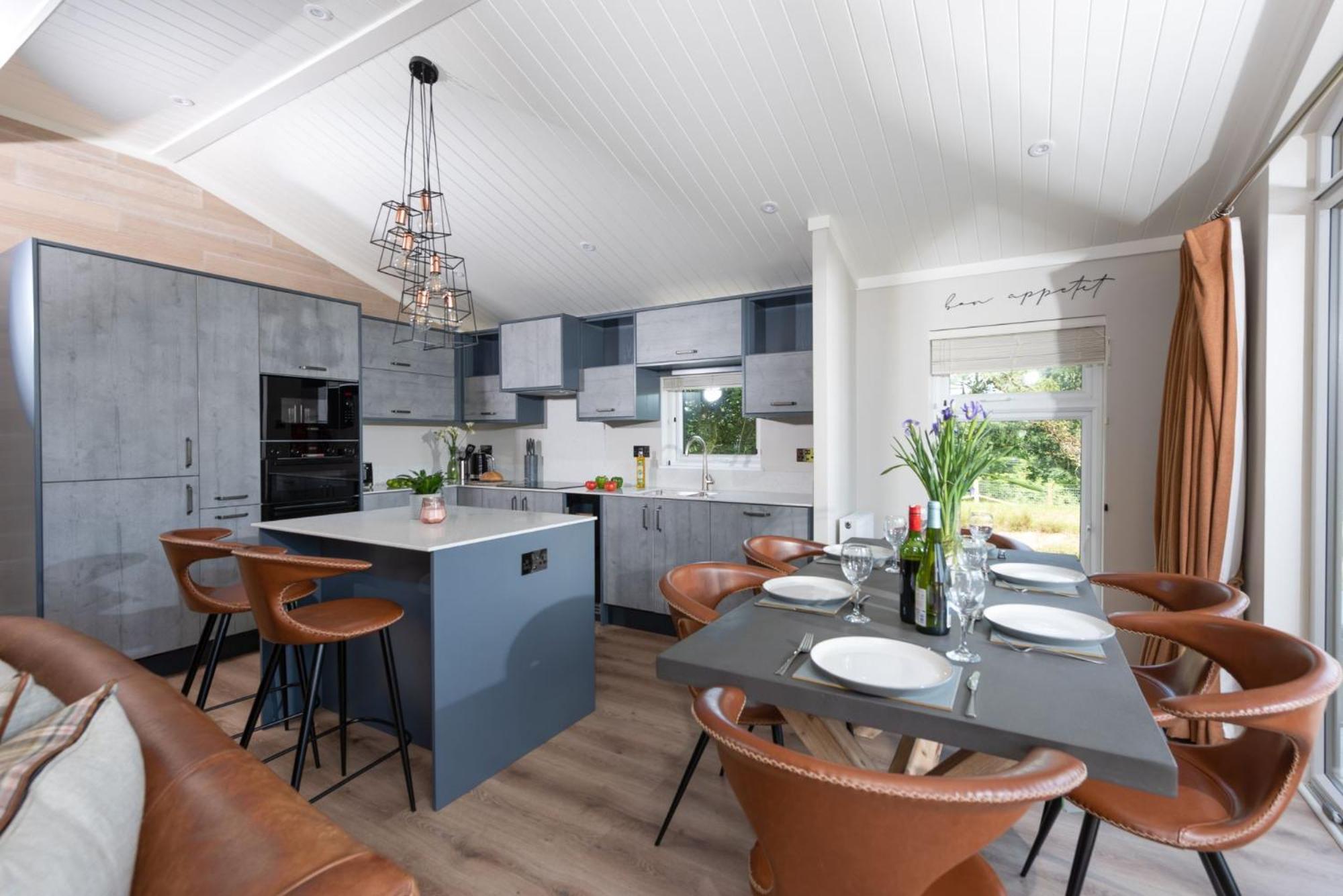 Saffron Lodge, 24 Roadford Lake Lodges view 3