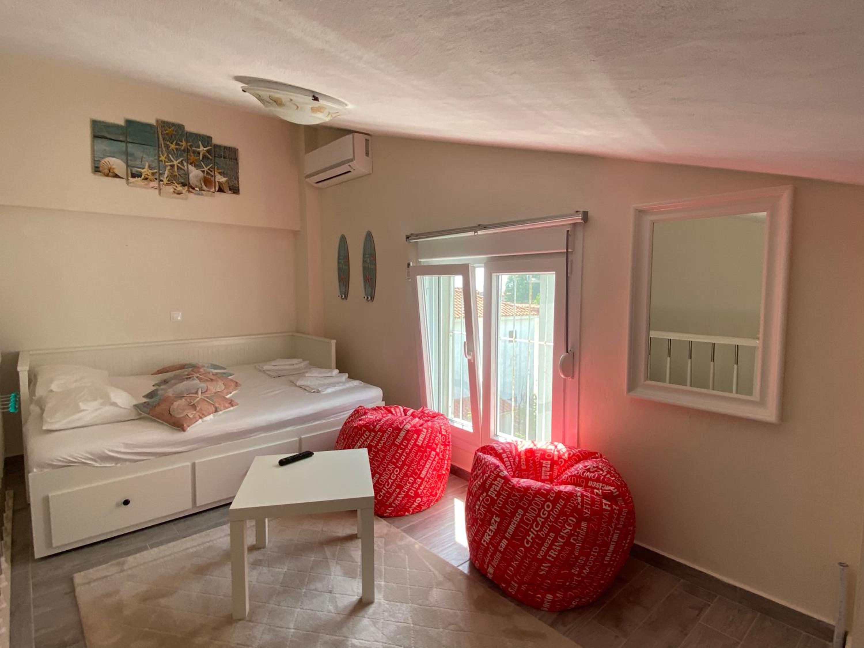 Villa Emerald Luxury Living view 3