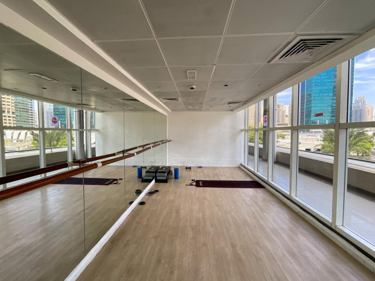 HiGuests - Modern Studio with Incredible City Skyline View