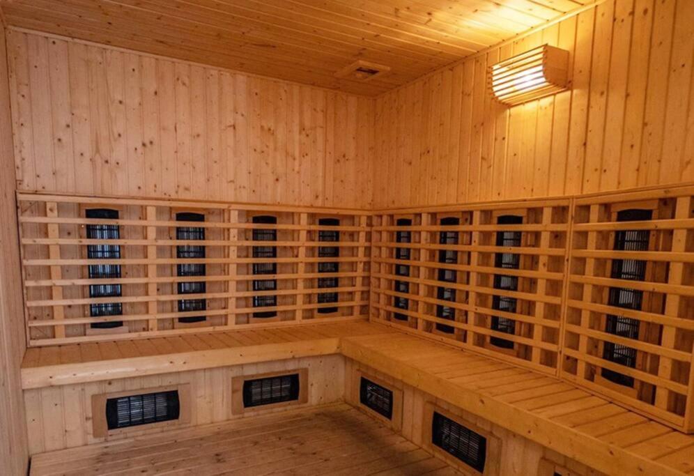 H2O Retreat Studio Home 5min to LRT by Premium Stay photo 2