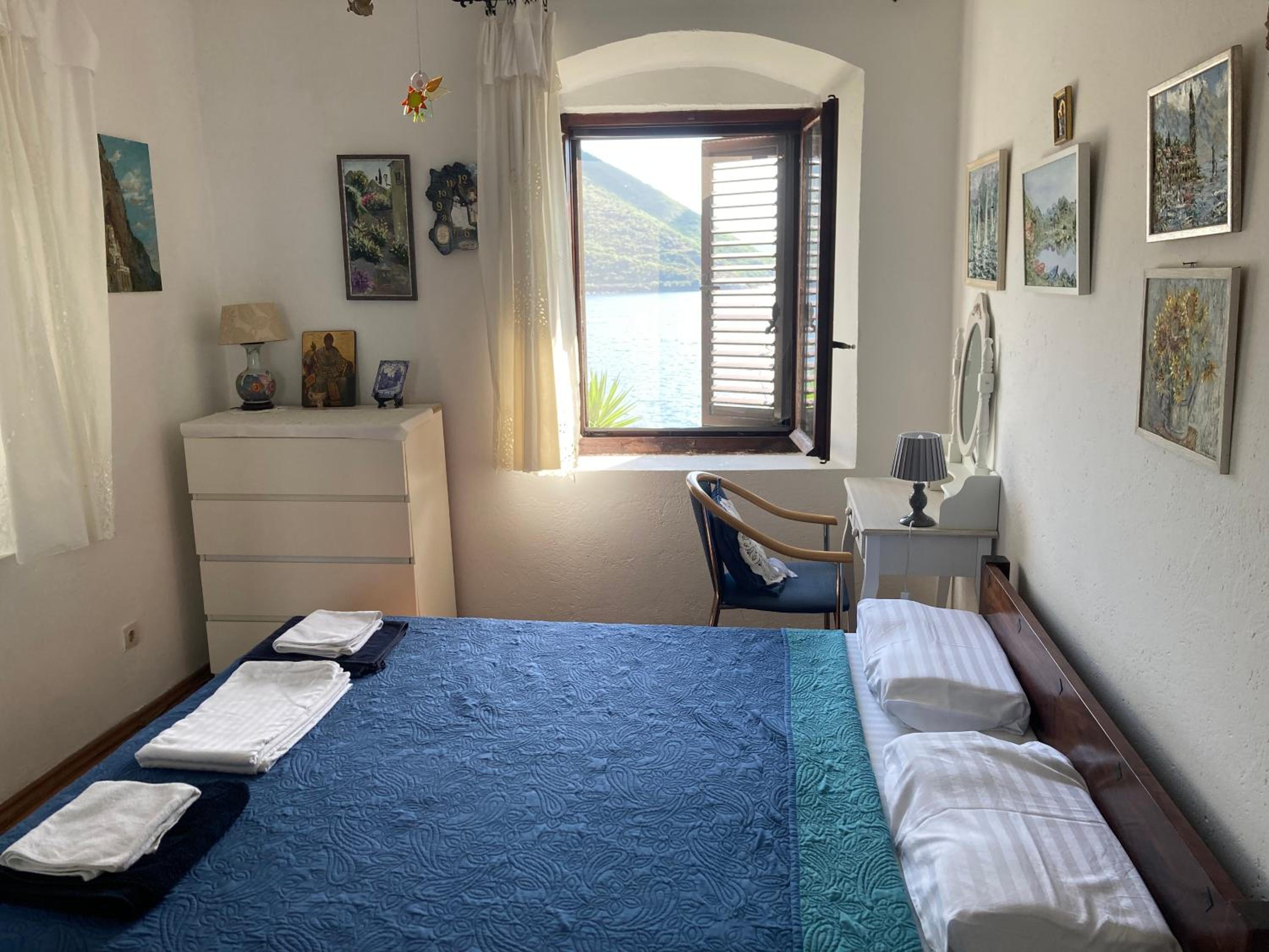 Be happy in Perast