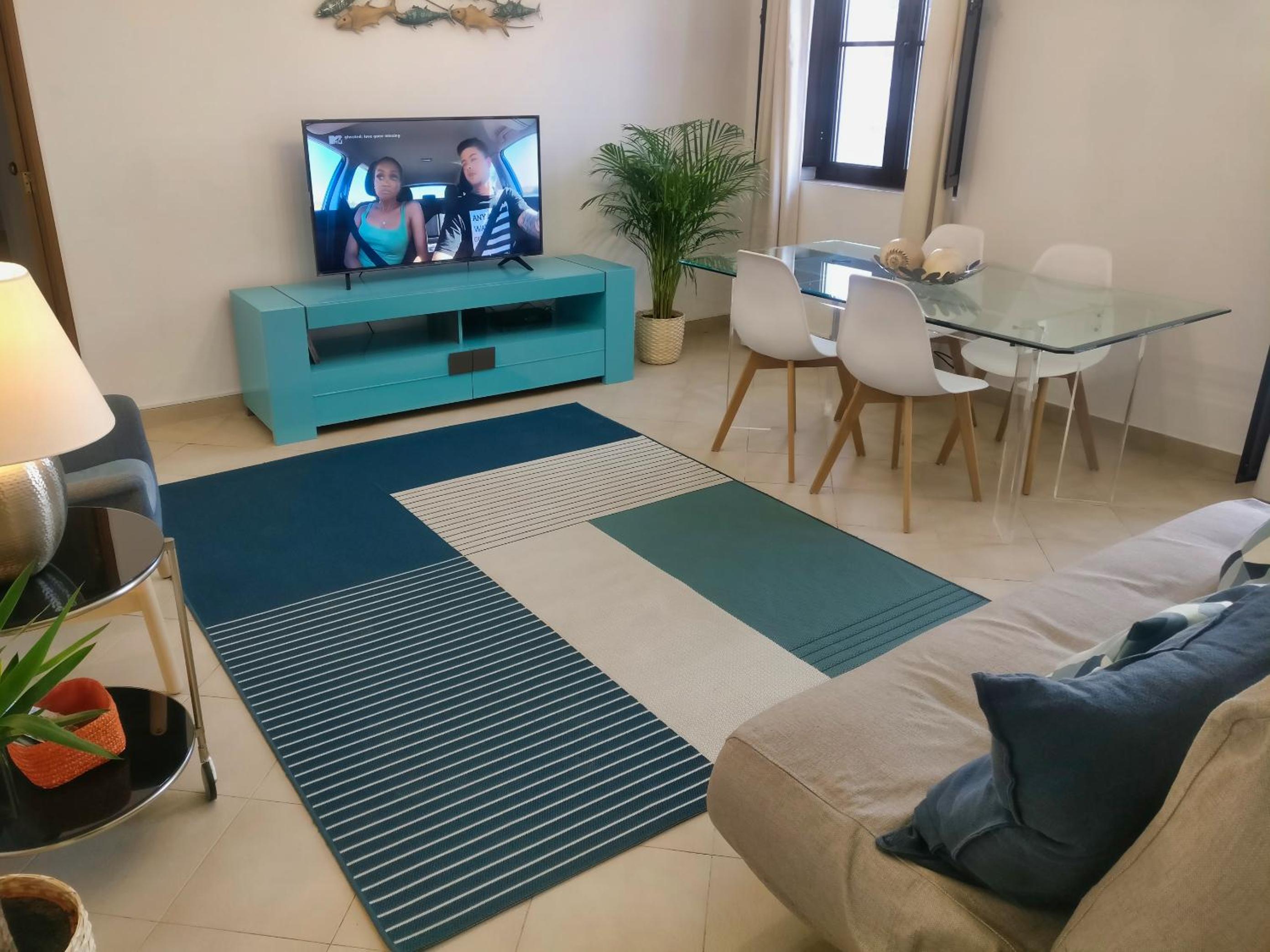 Rare 2 Suite Apt in the Historic Center - 110m to Beach view 5
