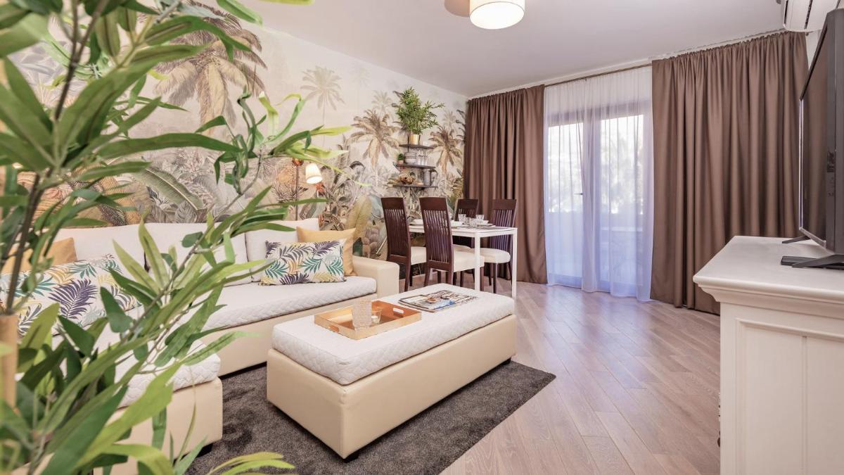 Palm Apartments with Swimming pool view 3
