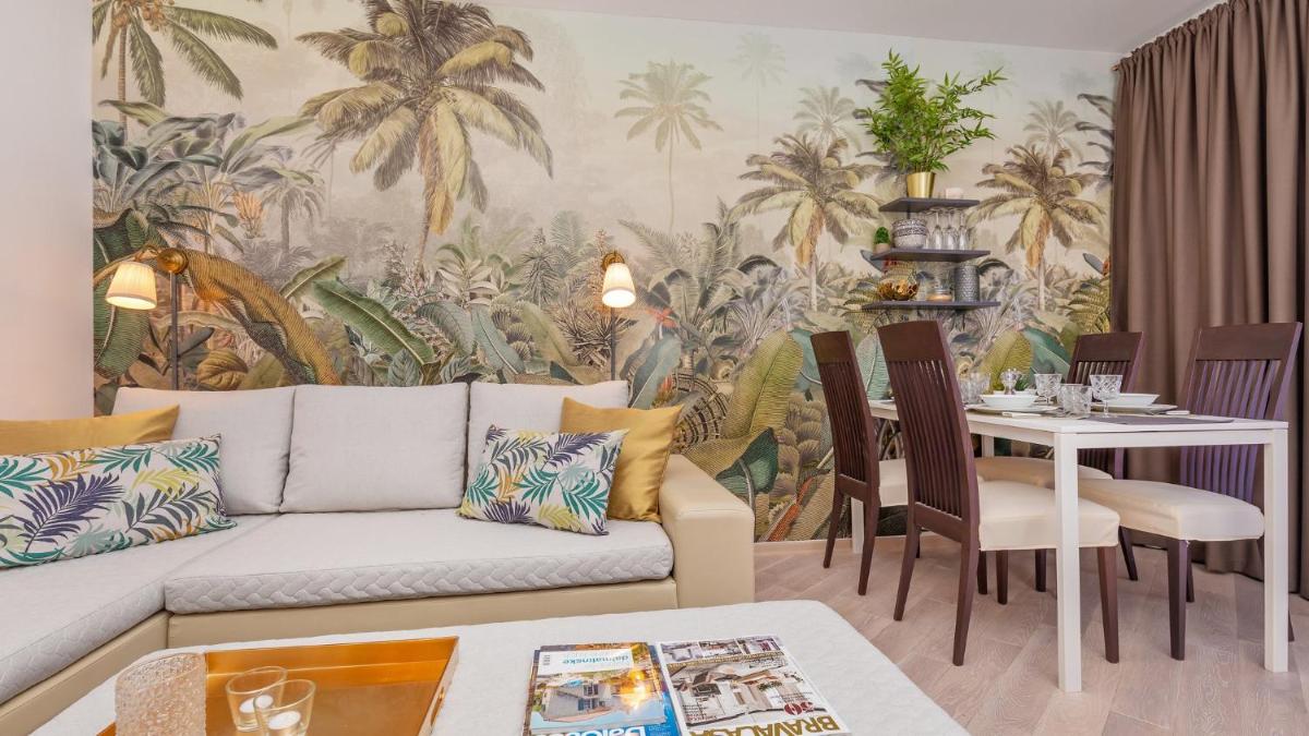 Palm Apartments with Swimming pool view 5