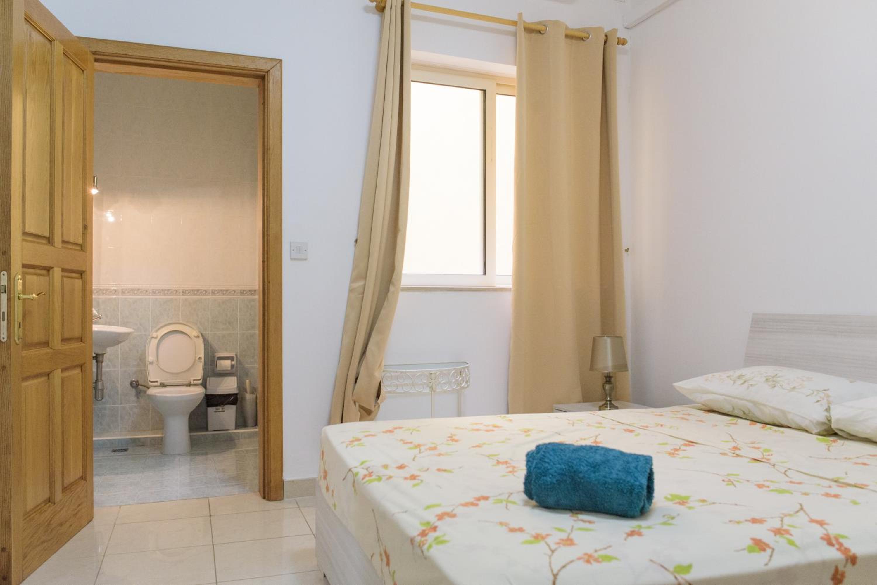 Stunning 4 Bedroom Apartment Near Balluta Bay view 4