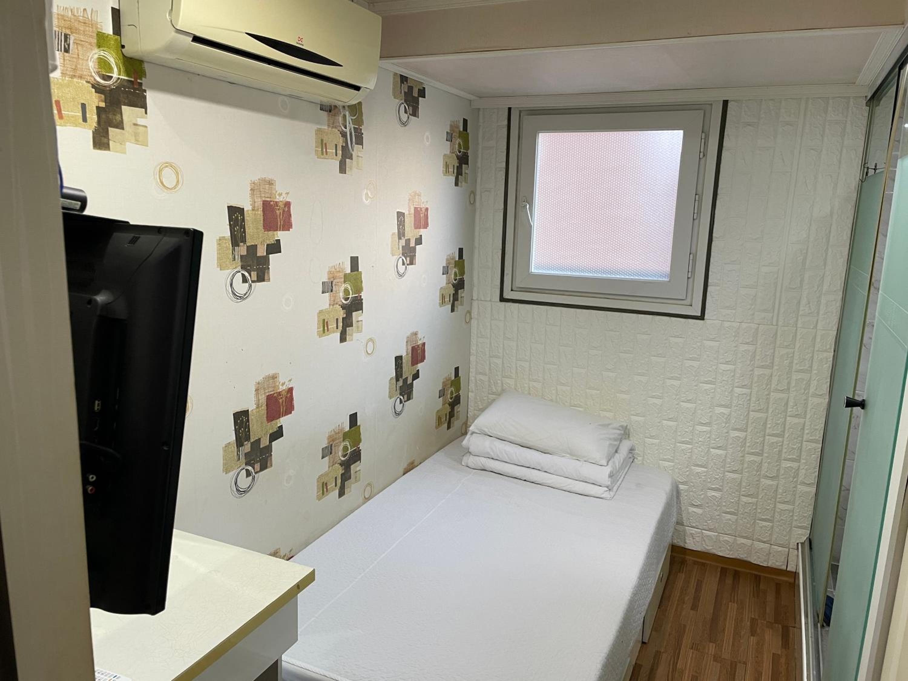 Chloe Hostel