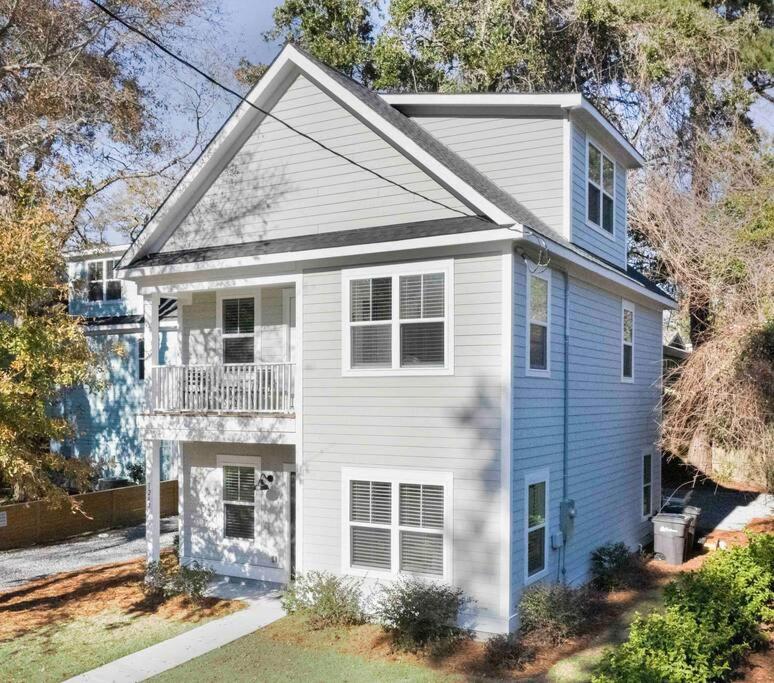 The Cozy Vibes-6 beds-Fenced in Backyard view 2