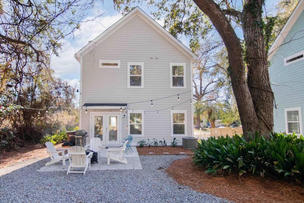 The Cozy Vibes-6 beds-Fenced in Backyard view 3