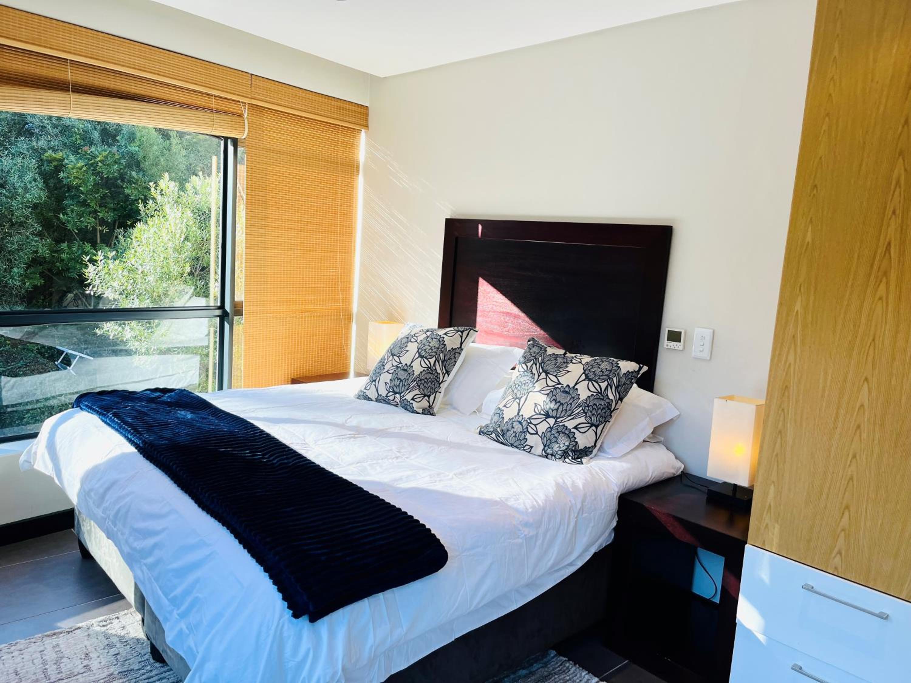 Lovely one bedroom in The Glen, Camps Bay with Inverter view 3