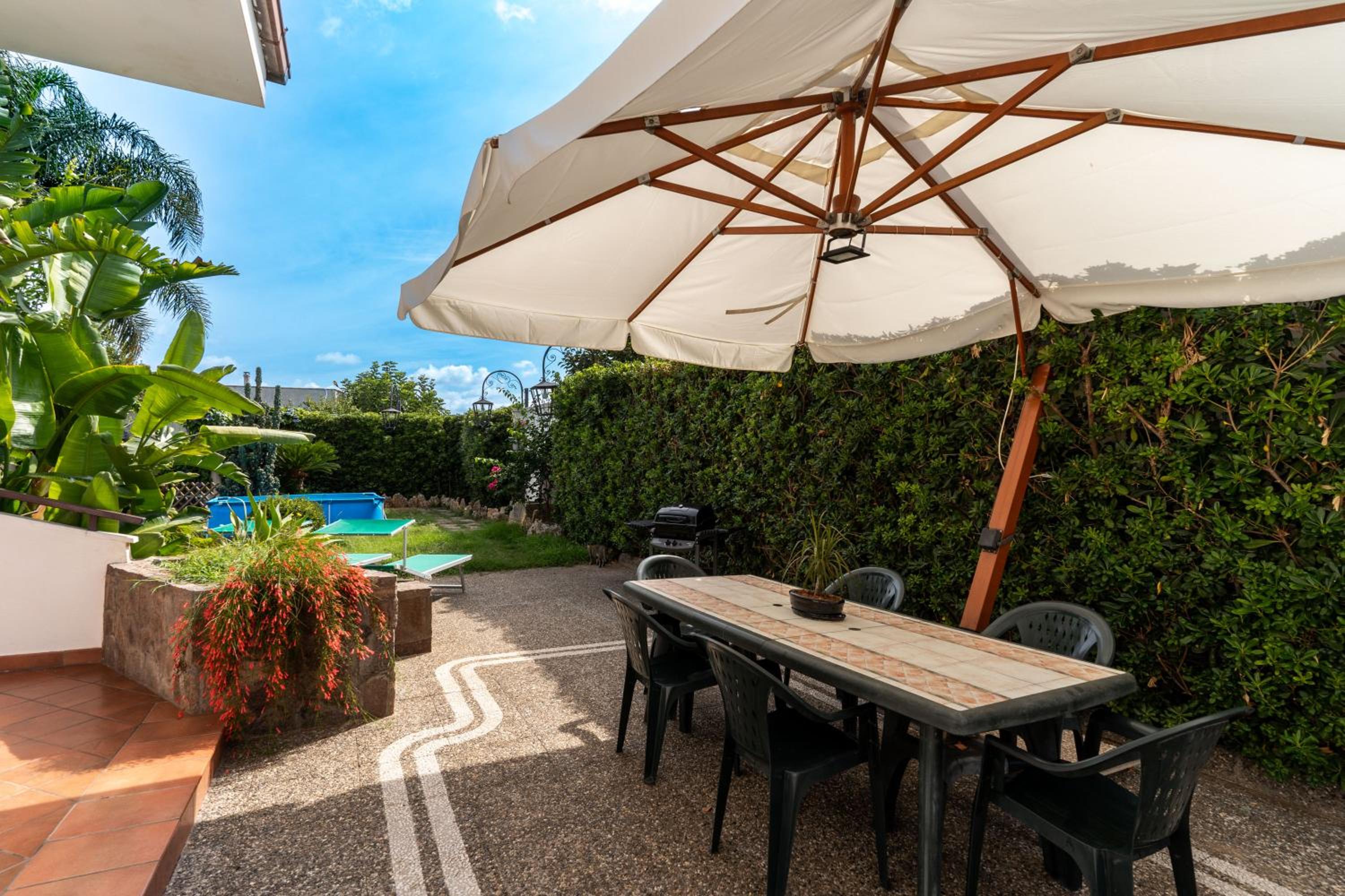 The Rosa's Luxury House view 4