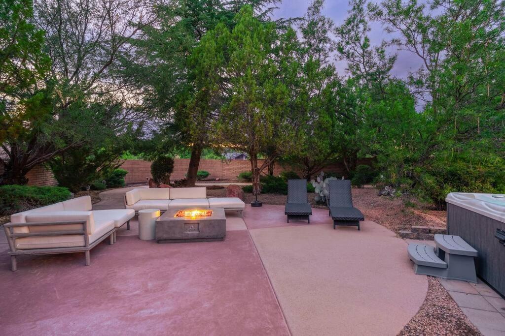 Amazing Luxury Home with Hot Tub & Views view 5