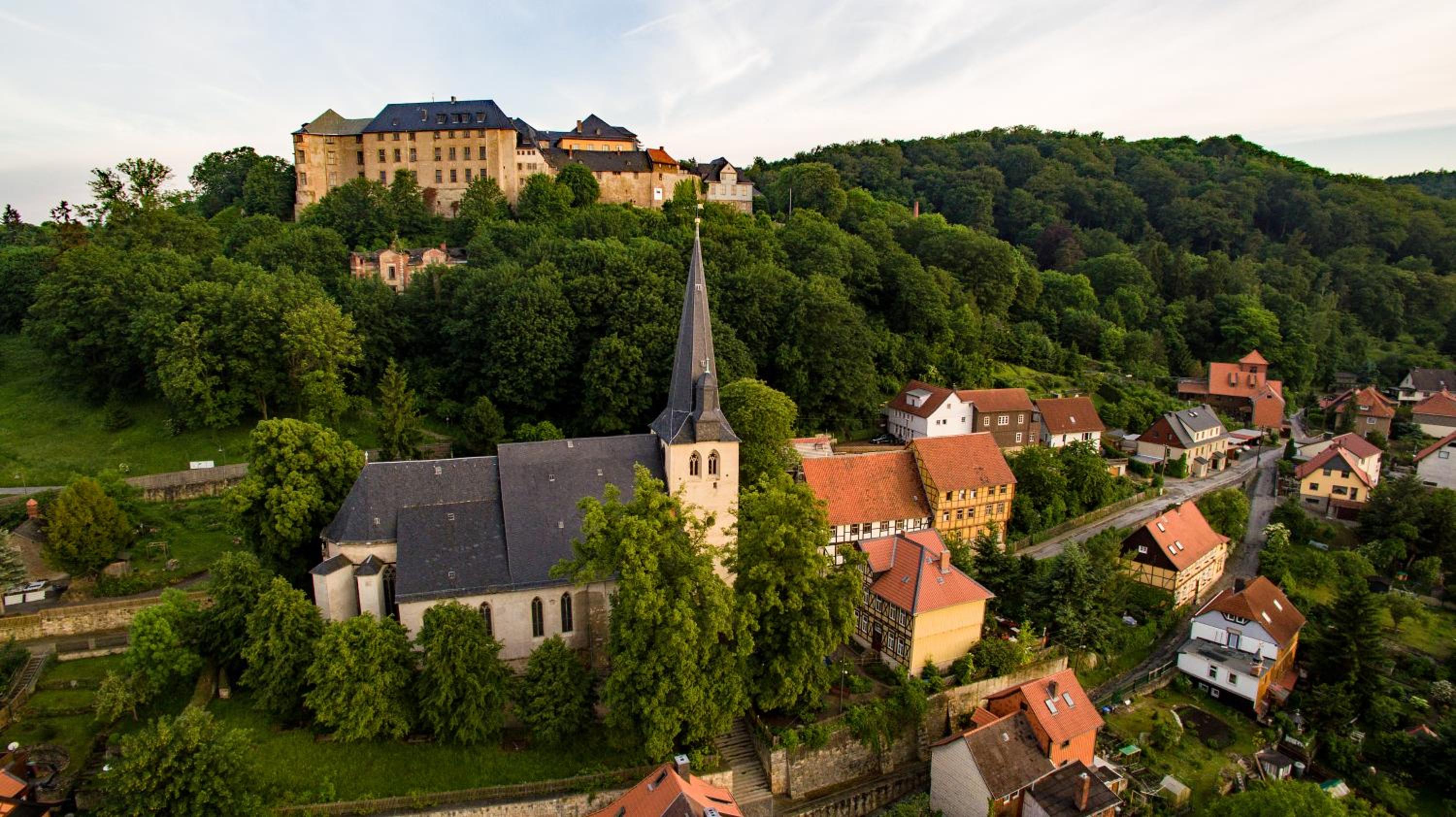 An der Kirchtreppe
