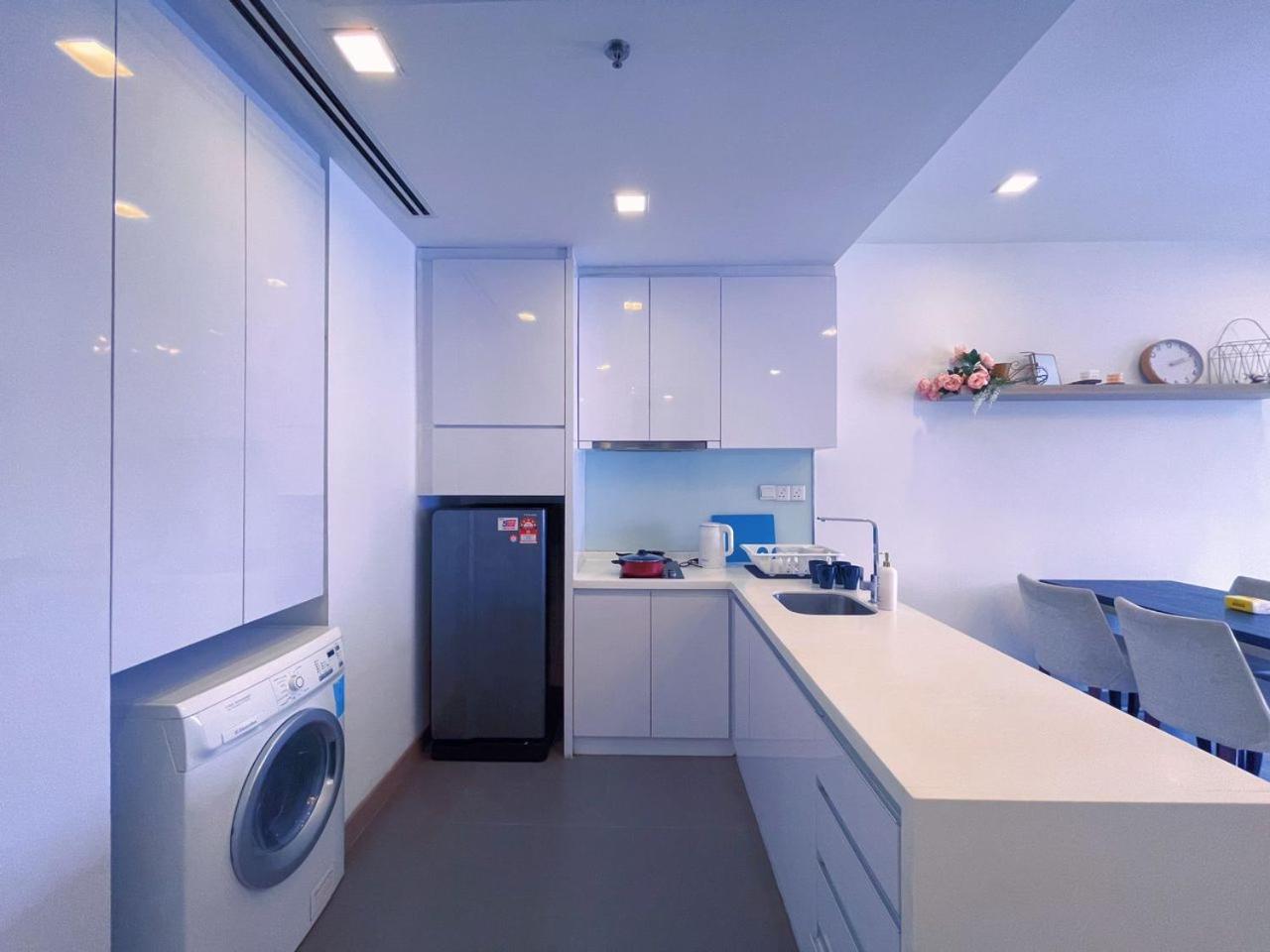 6PAX SUITES KL CITY Pavilion at Bukit Bintang NETFLIX & WIFI