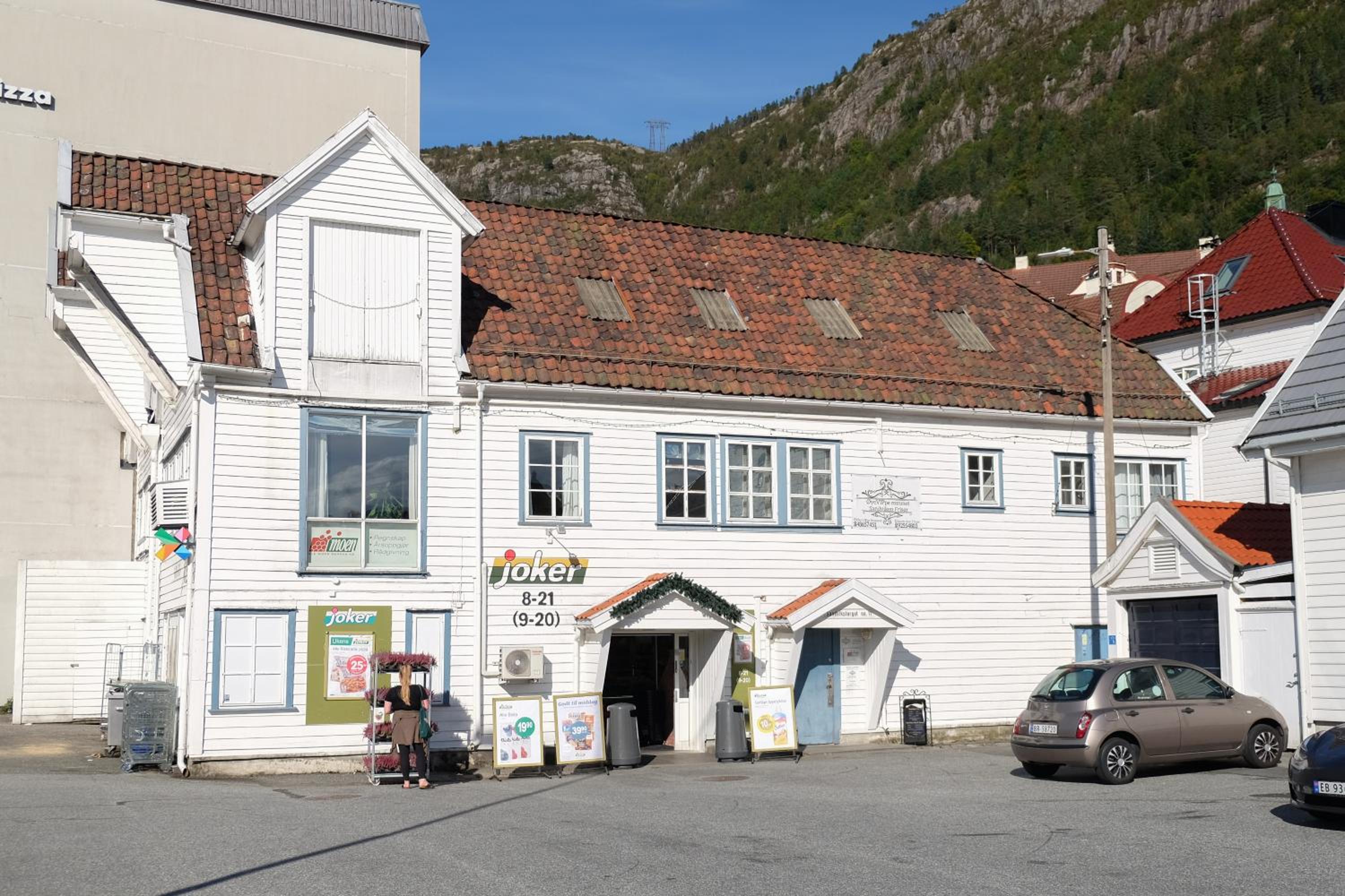 Charming Bergen house, rare historic house from 1779, Whole house view 4