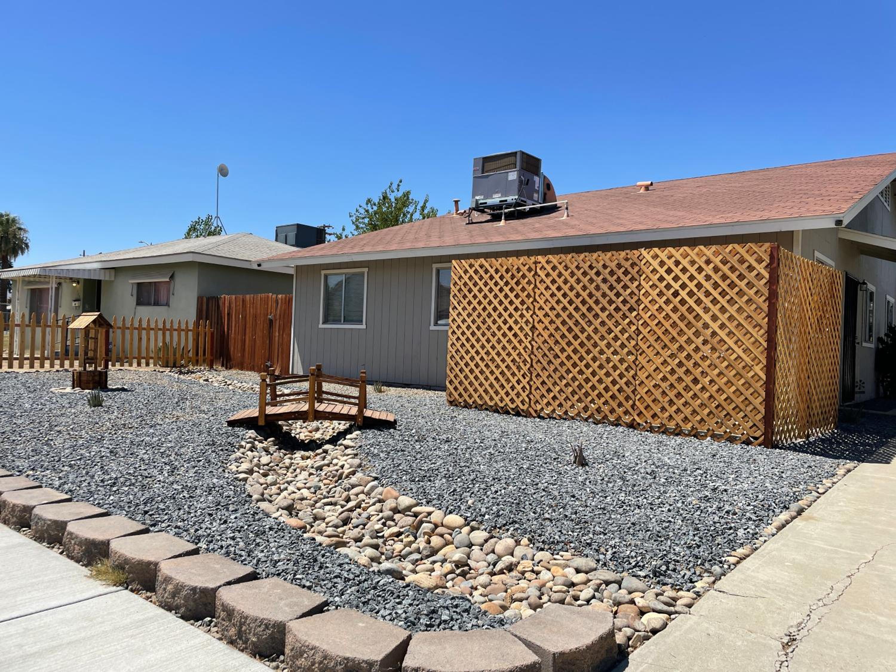 Trendy Ivy 2-bedroom Apartment Near Dt Coalinga view 2