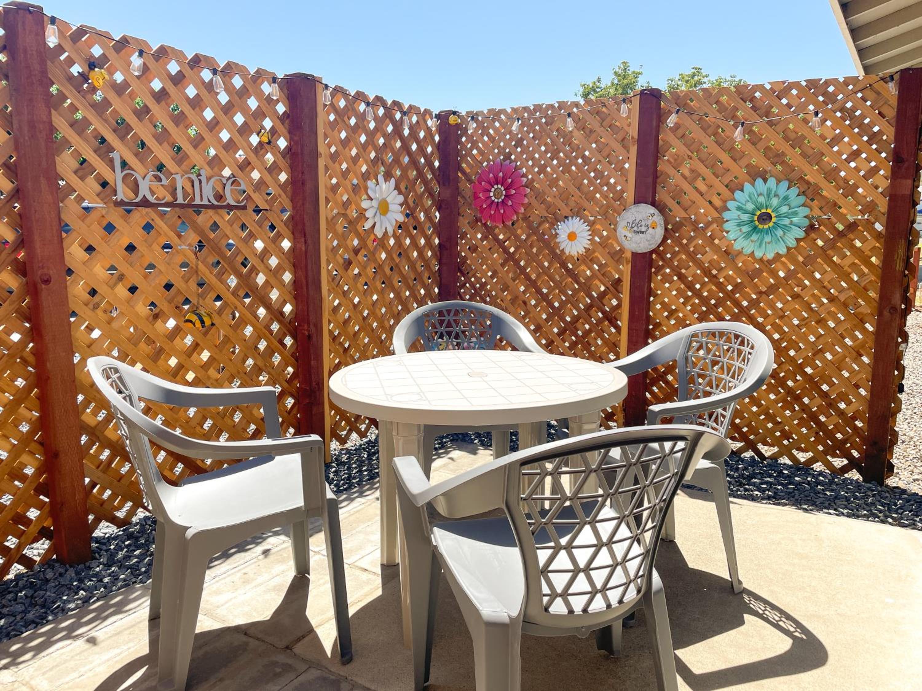 Trendy Ivy 2-bedroom Apartment Near Dt Coalinga view 4