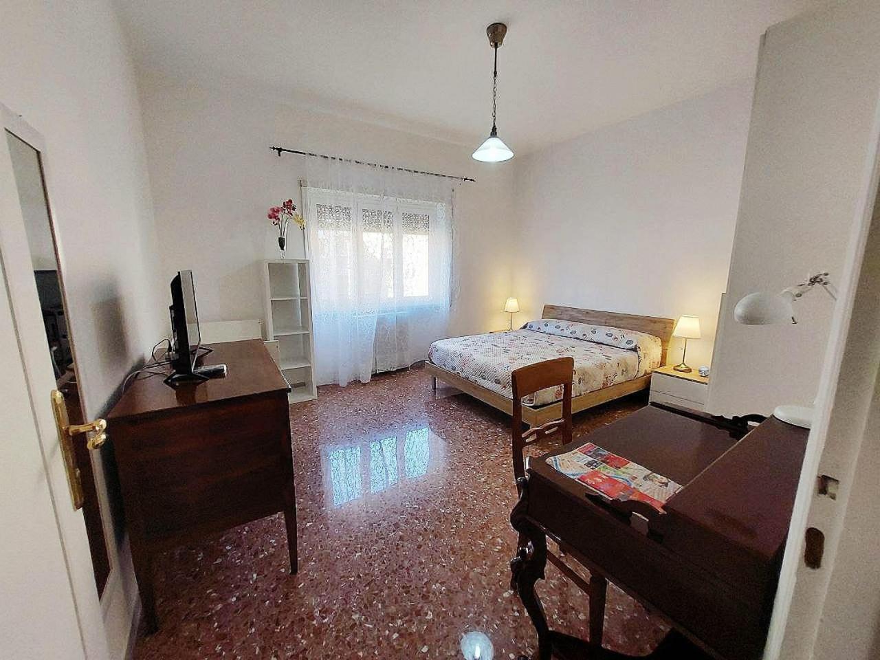B&B 