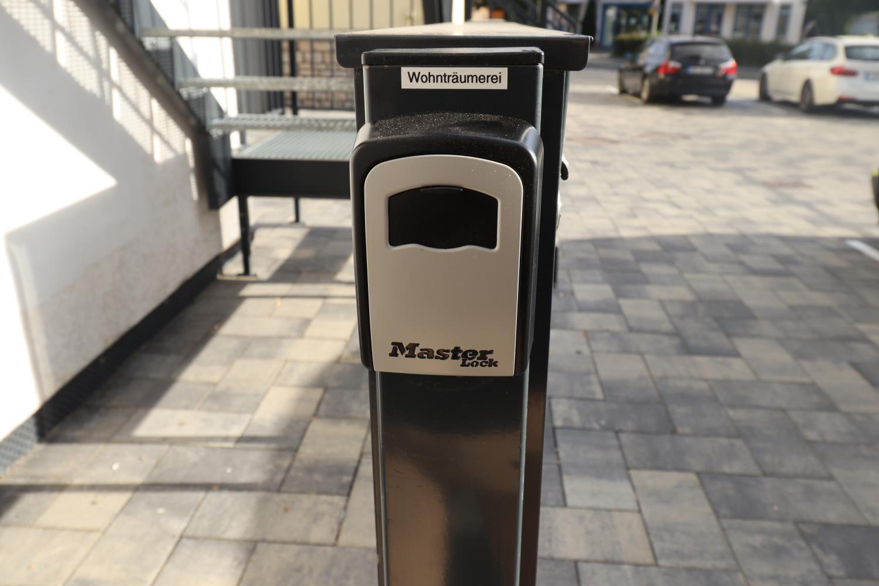 Stilvolles Apartment ruhig, 24-7 Self-Check in, WLAN top, Parkplatz an der Strasse, Bushaltestelle vor Haus
