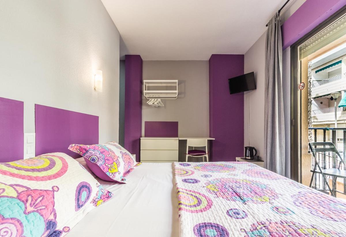 Hotel Hostal Tropical - Image 1