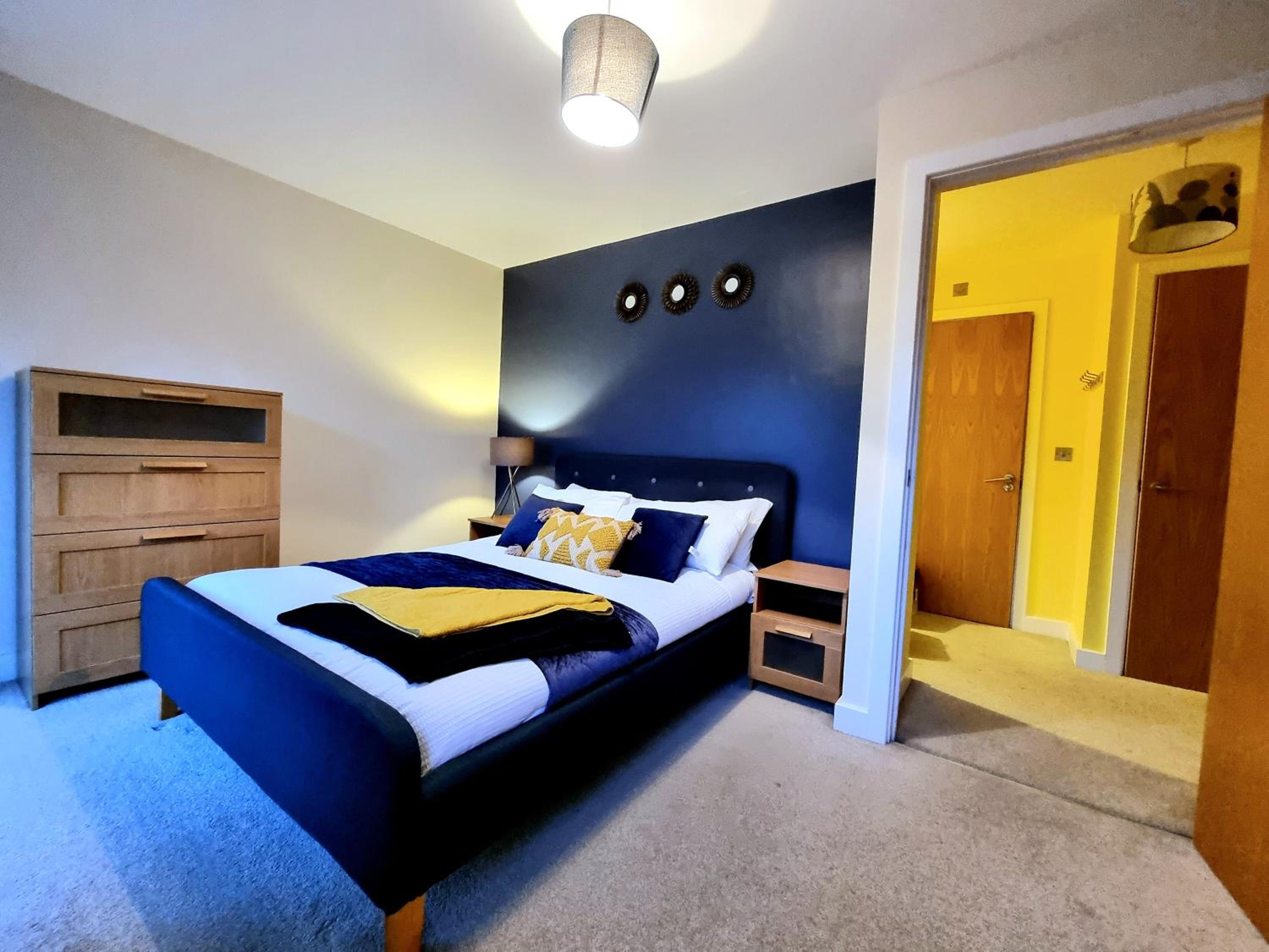 Luxury 2-Bedroom Service Apartment with Balcony view 4