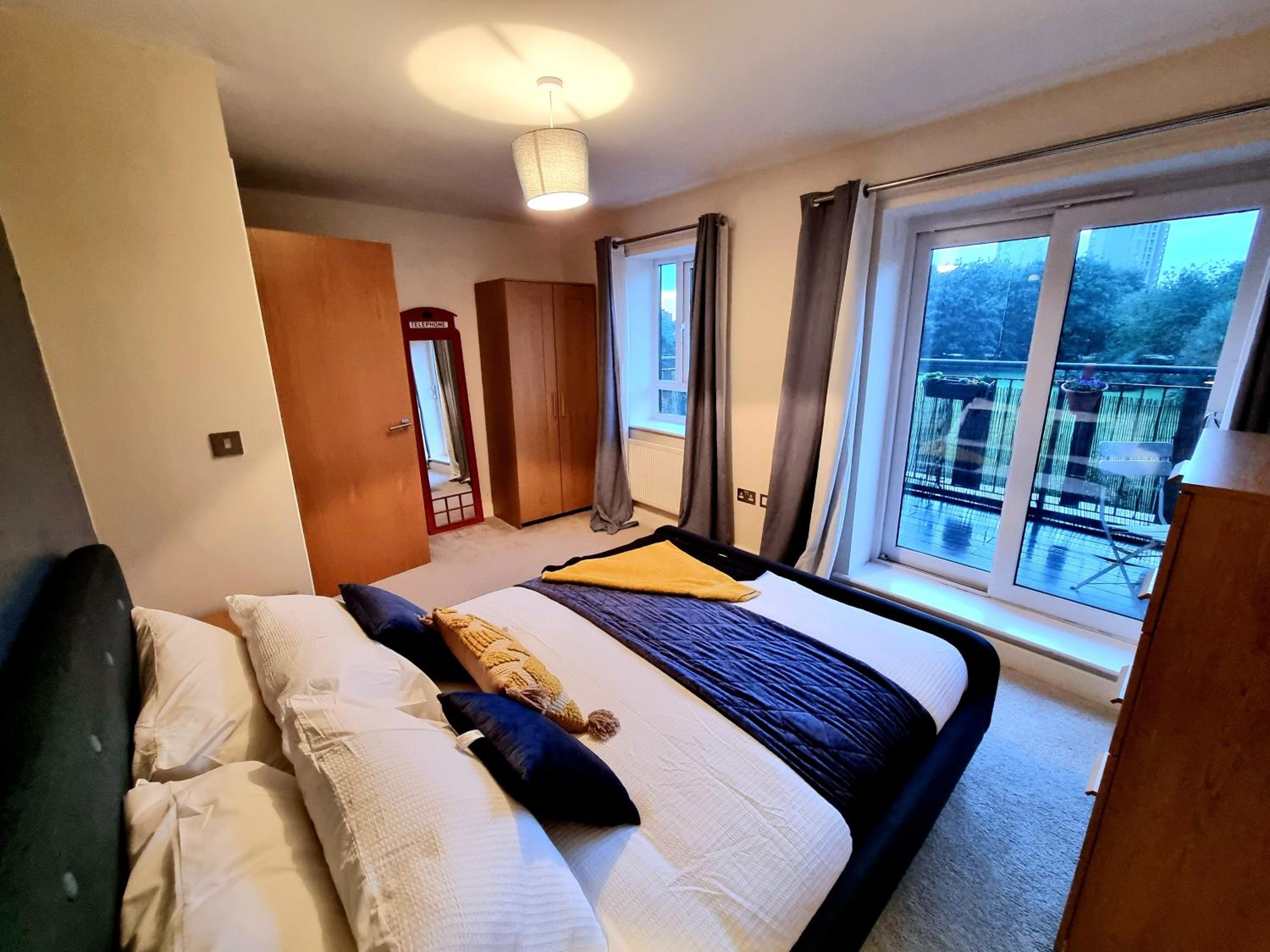 Luxury 2-Bedroom Service Apartment with Balcony view 2