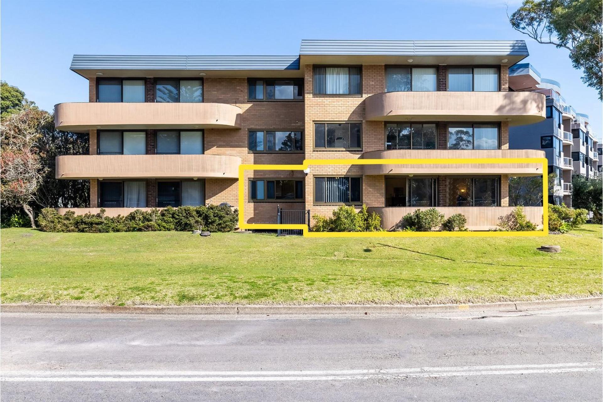 Columbia 1 12 Columbia Close large unit with fantastic water views
