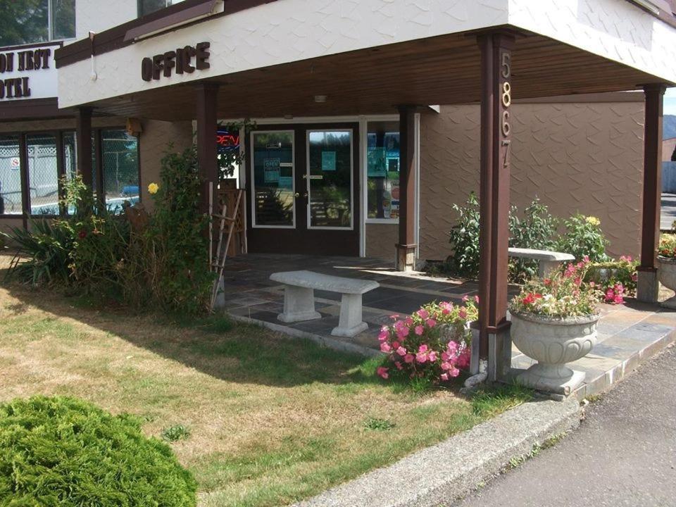 Falcon Nest Motel view 2