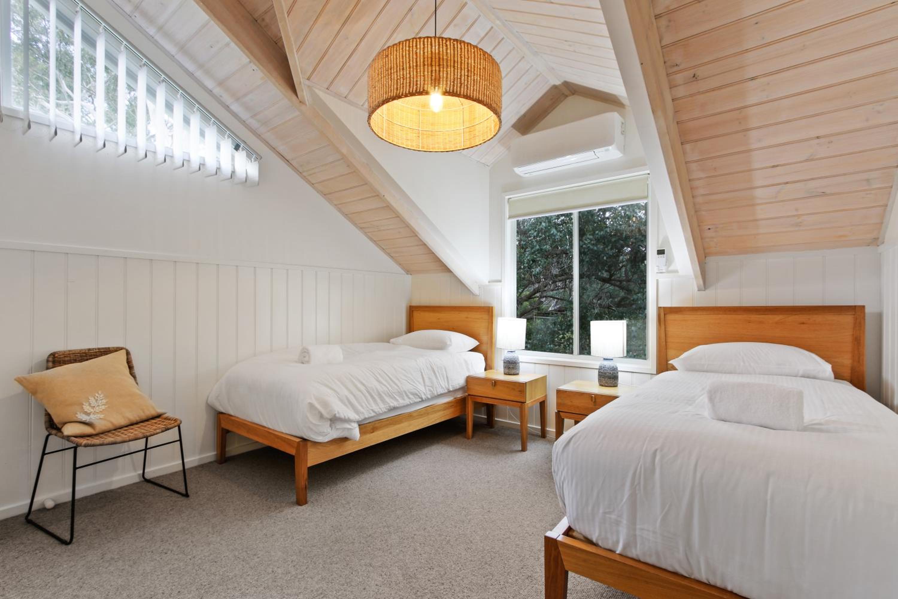 Cliff House Cottage - Modern Metung Retreat