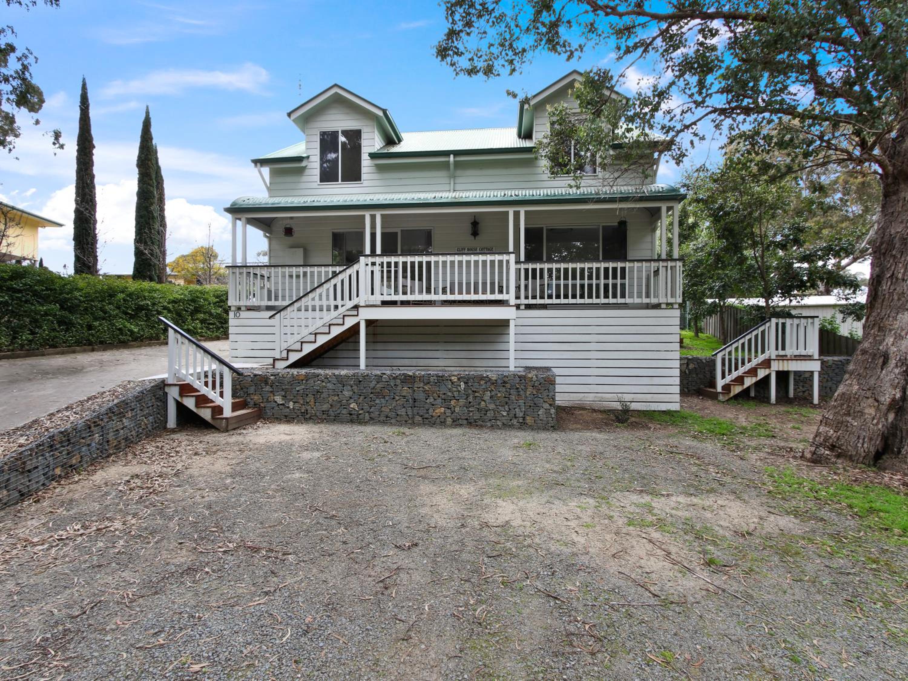 Cliff House Cottage - Modern Metung Retreat