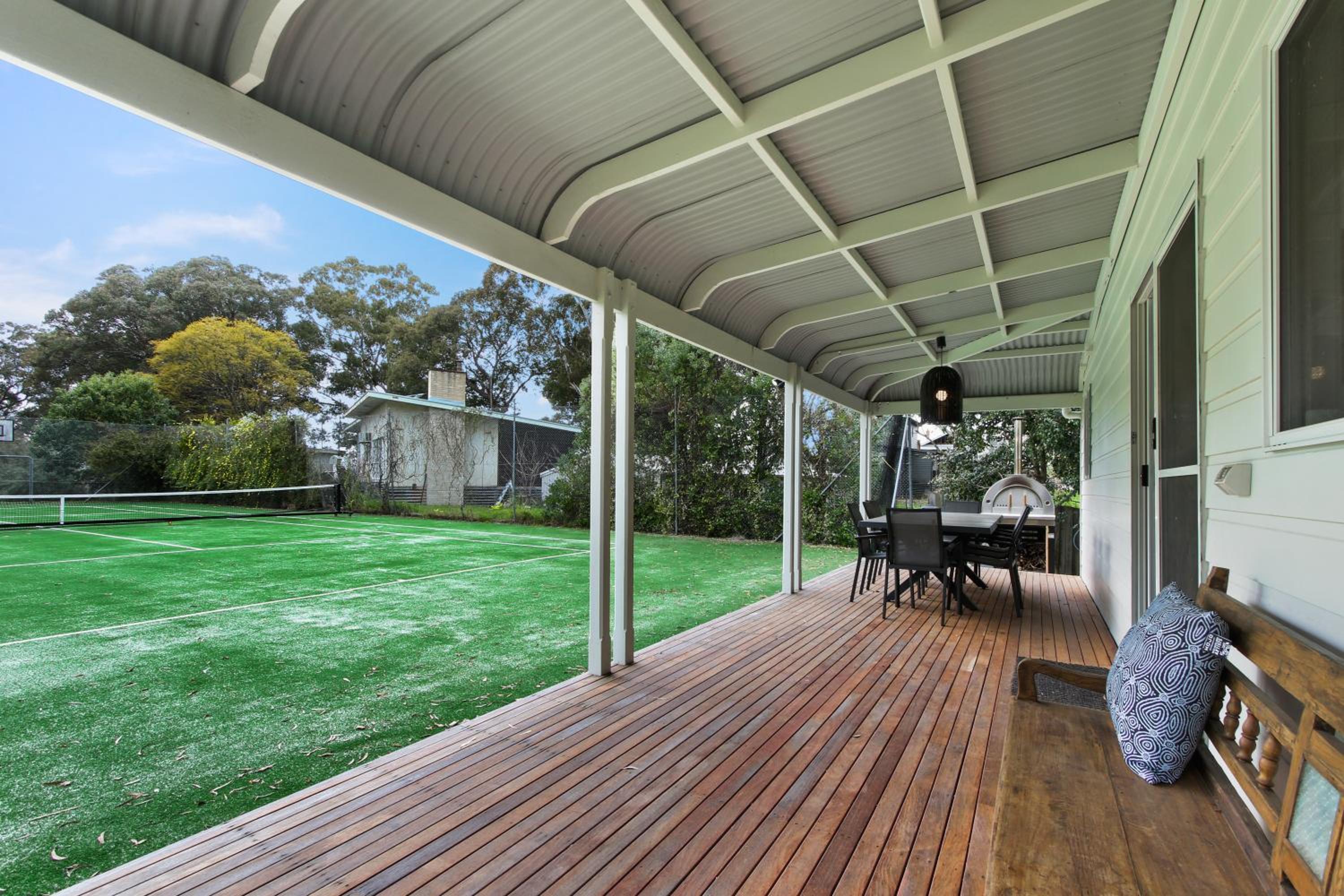 Cliff House Cottage - Modern Metung Retreat