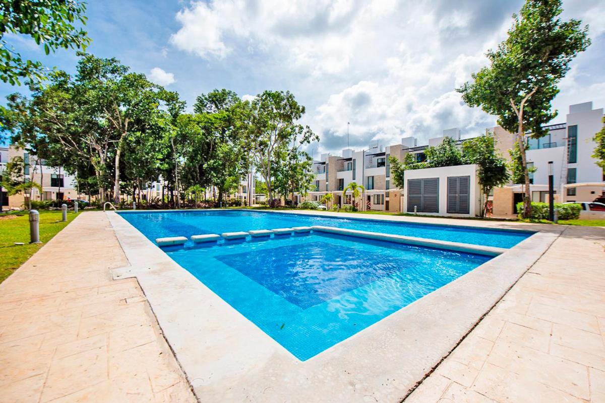 Charming & Comfortable House, 15 min to Downtown view 3