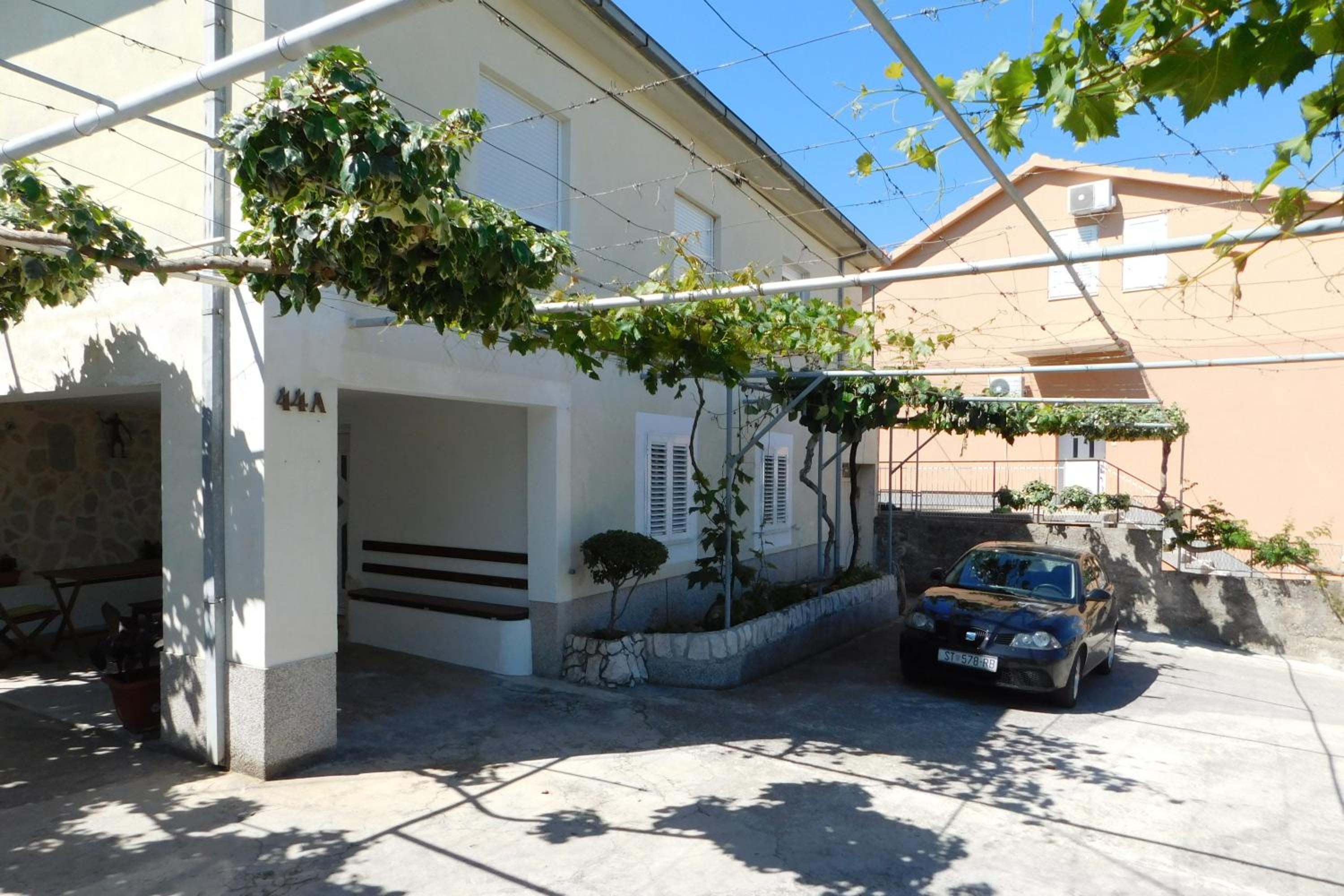Apartments by the sea Trogir - 15517 view 2