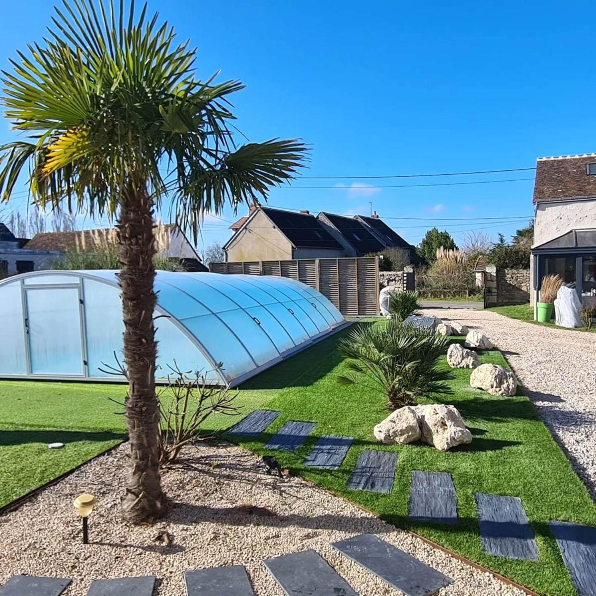 Gîte Atypique 2 à 8 PERSONNES avec piscine jacuzzi proche châteaux de la Loire