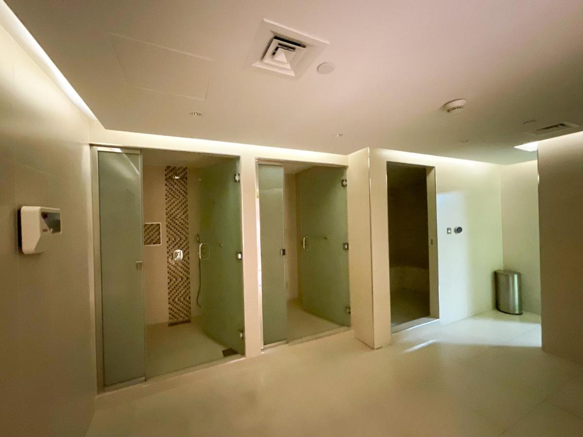 HiGuests - Modern Apt in Dubai Marina With Pool and Gym