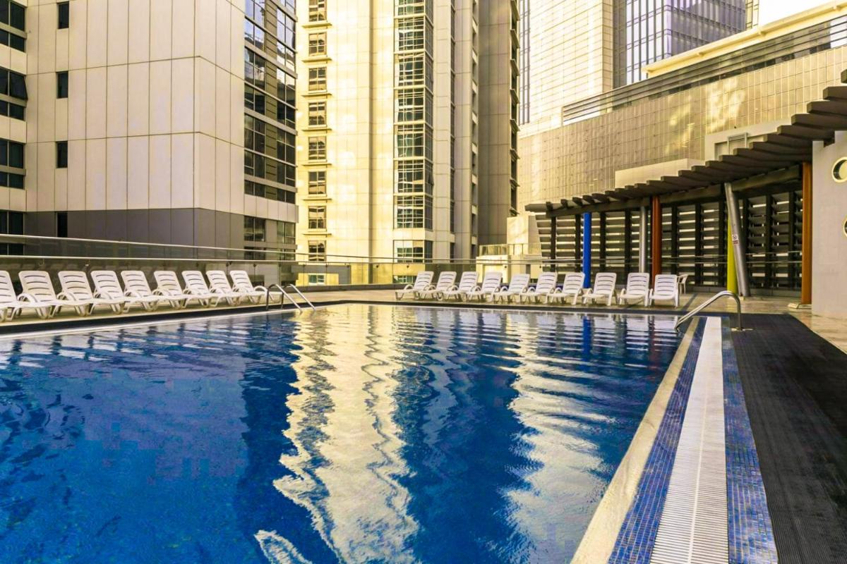 HiGuests - Roomy Apt With Infinity Pool Close to Burj Khalifa