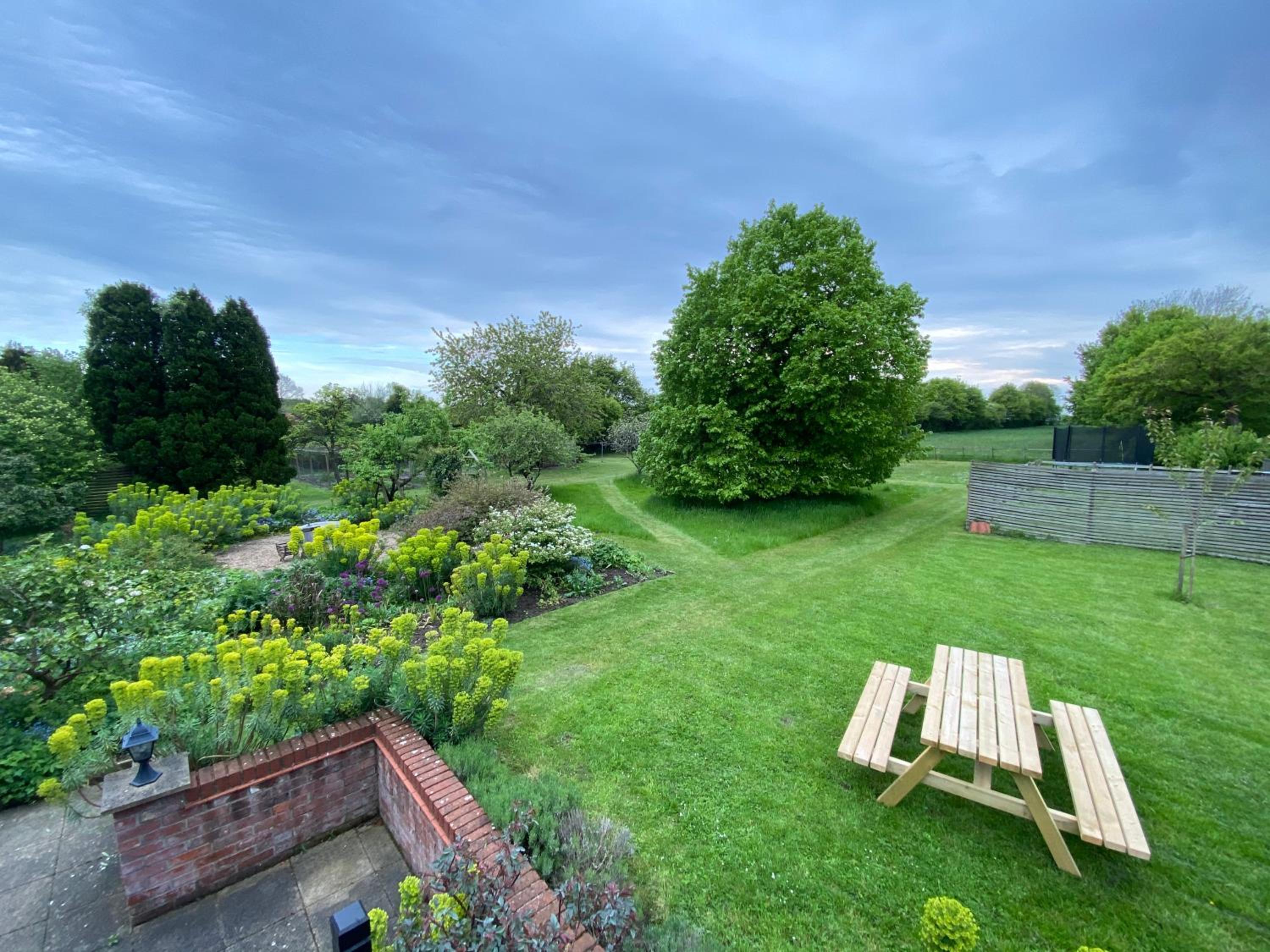 Spacious Garden Lodge at The Chestnuts, Norfolk view 2