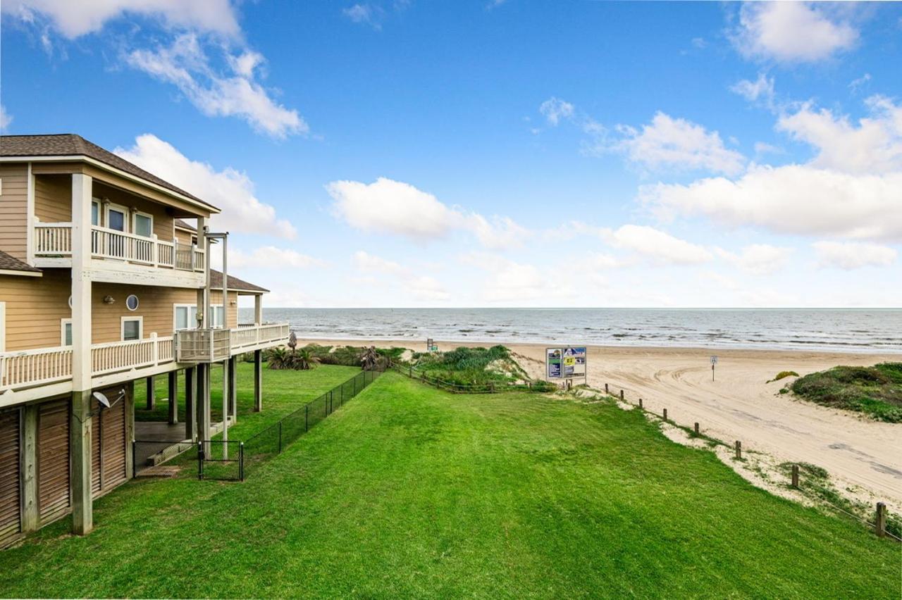 Barefoot Steps To The Beach home view 4