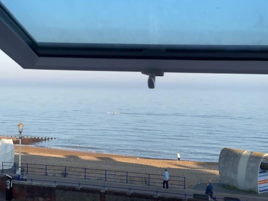 "The Quirky" Seafront Apartment view 3