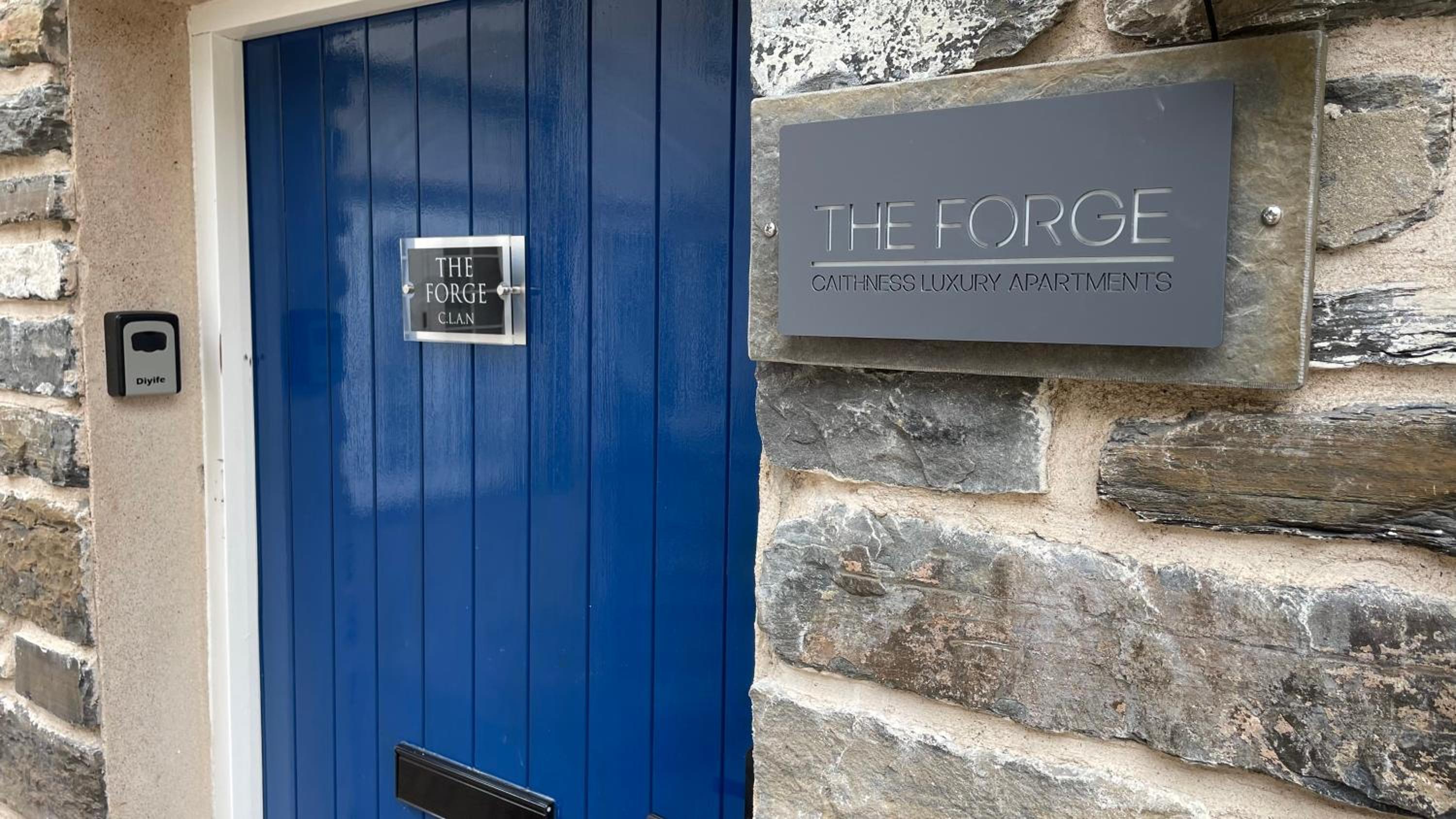 Hotel The Forge, Elegant Luxury Apartment with Bike store - Sleeps 4 - Image 1