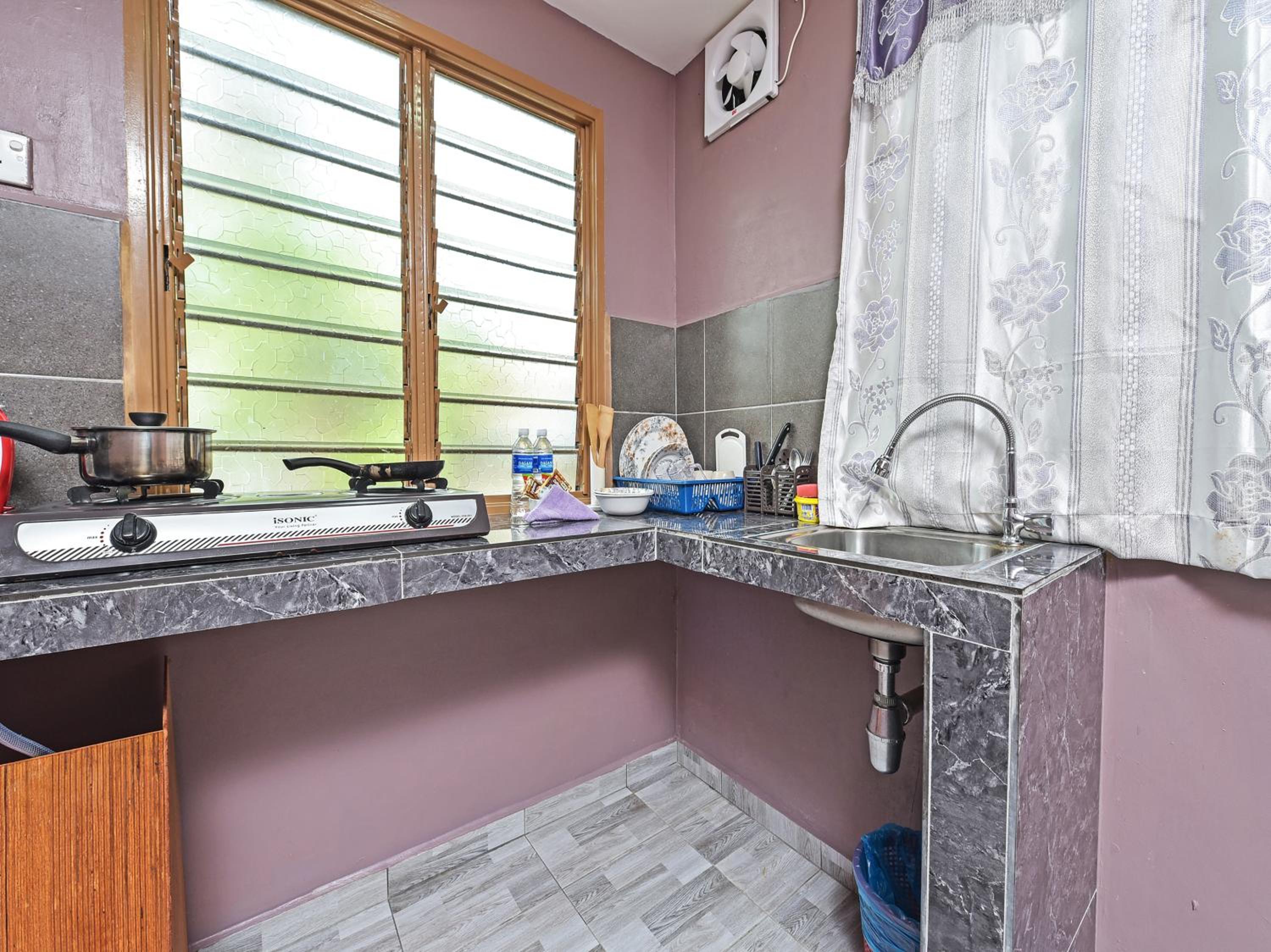 OYO Home 90348 Inspire Rooms photo 5
