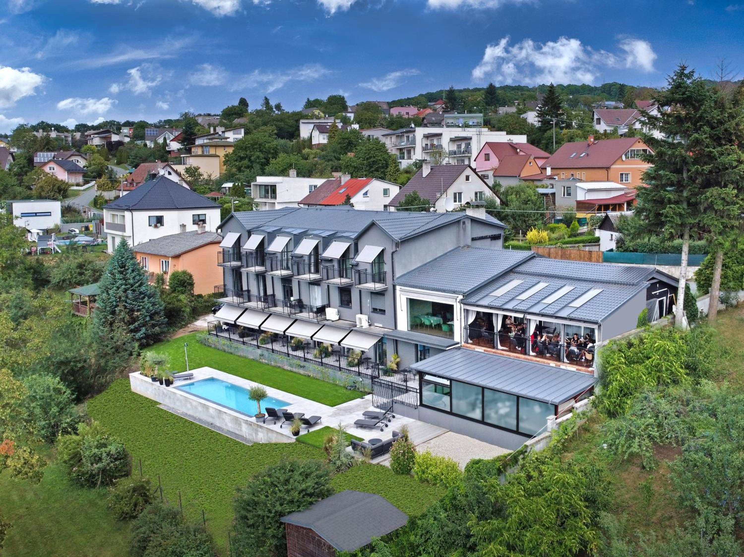 Restaurant & Pension u Hradu