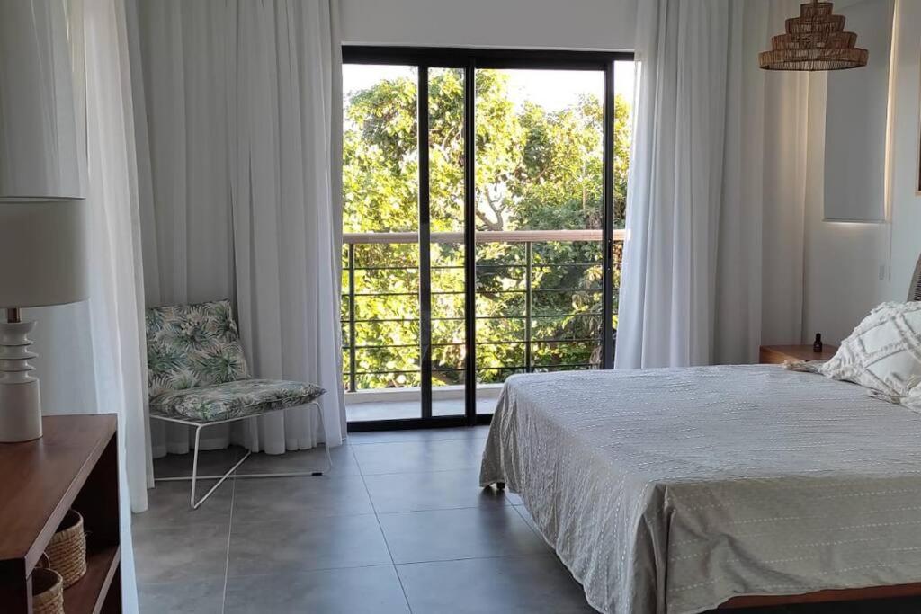 Superbe appartement avec vue mer et montagnes.