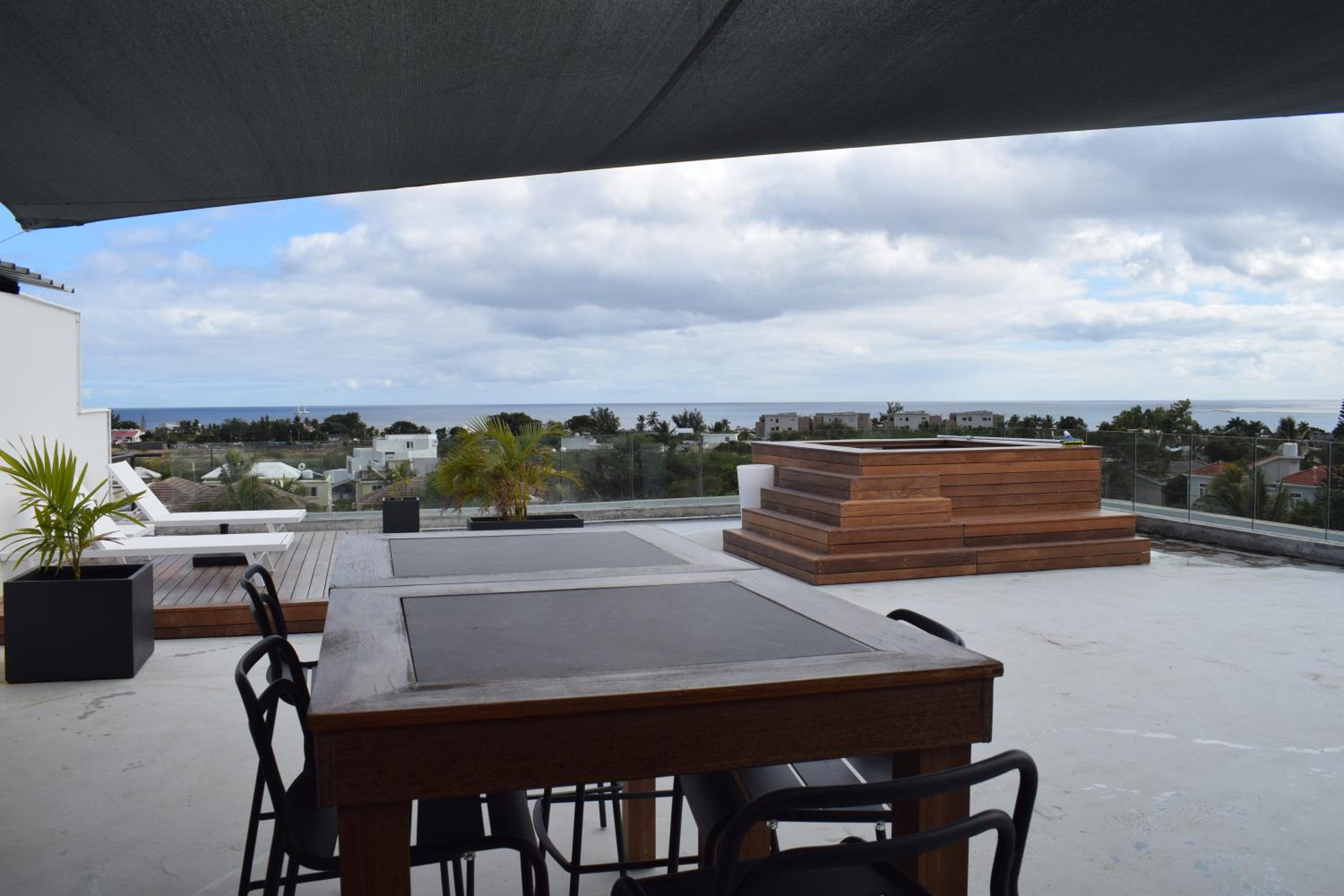 Superbe appartement avec vue mer et montagnes.