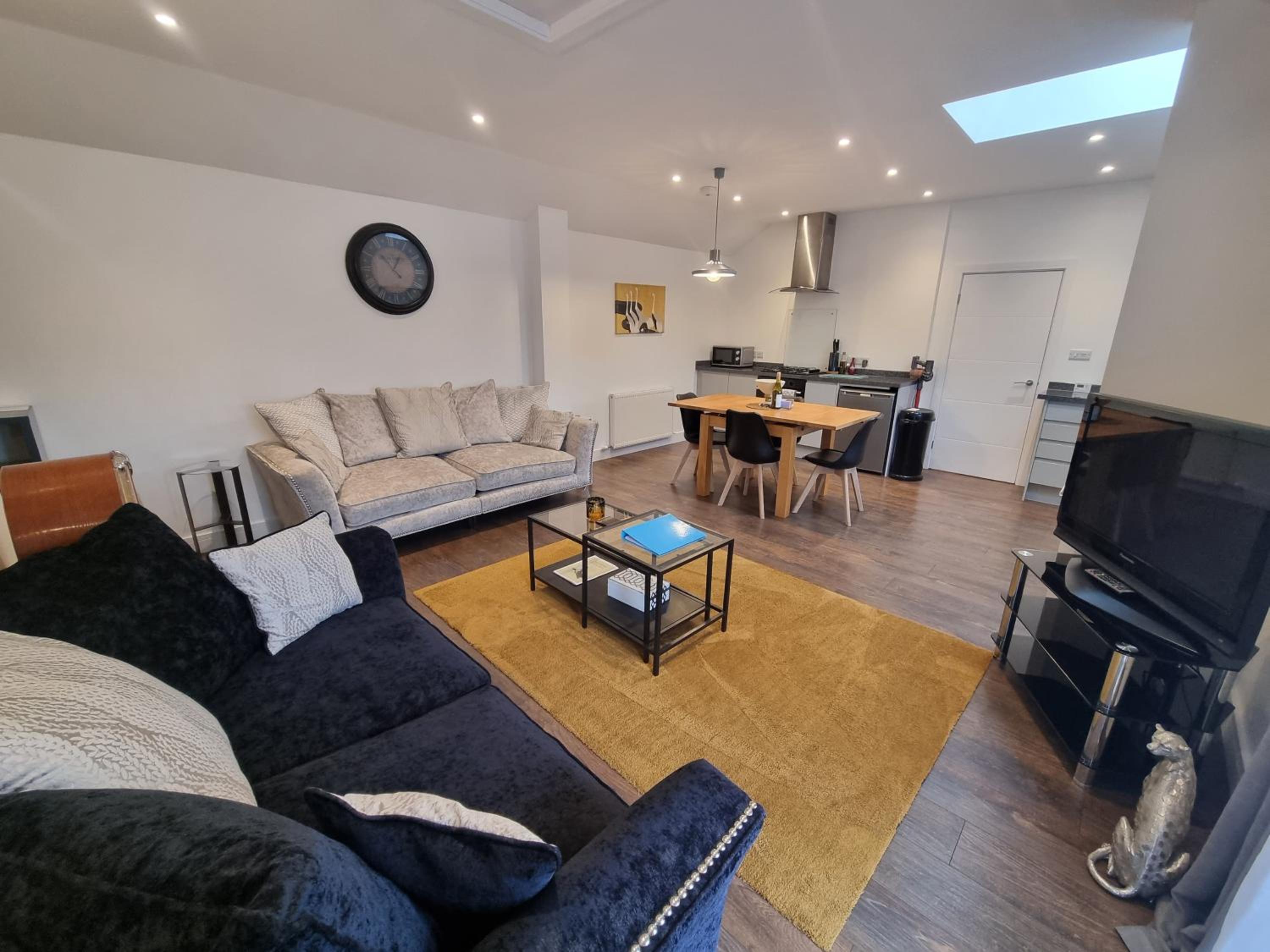 No.1 Bloom Apartments, Bath view 3