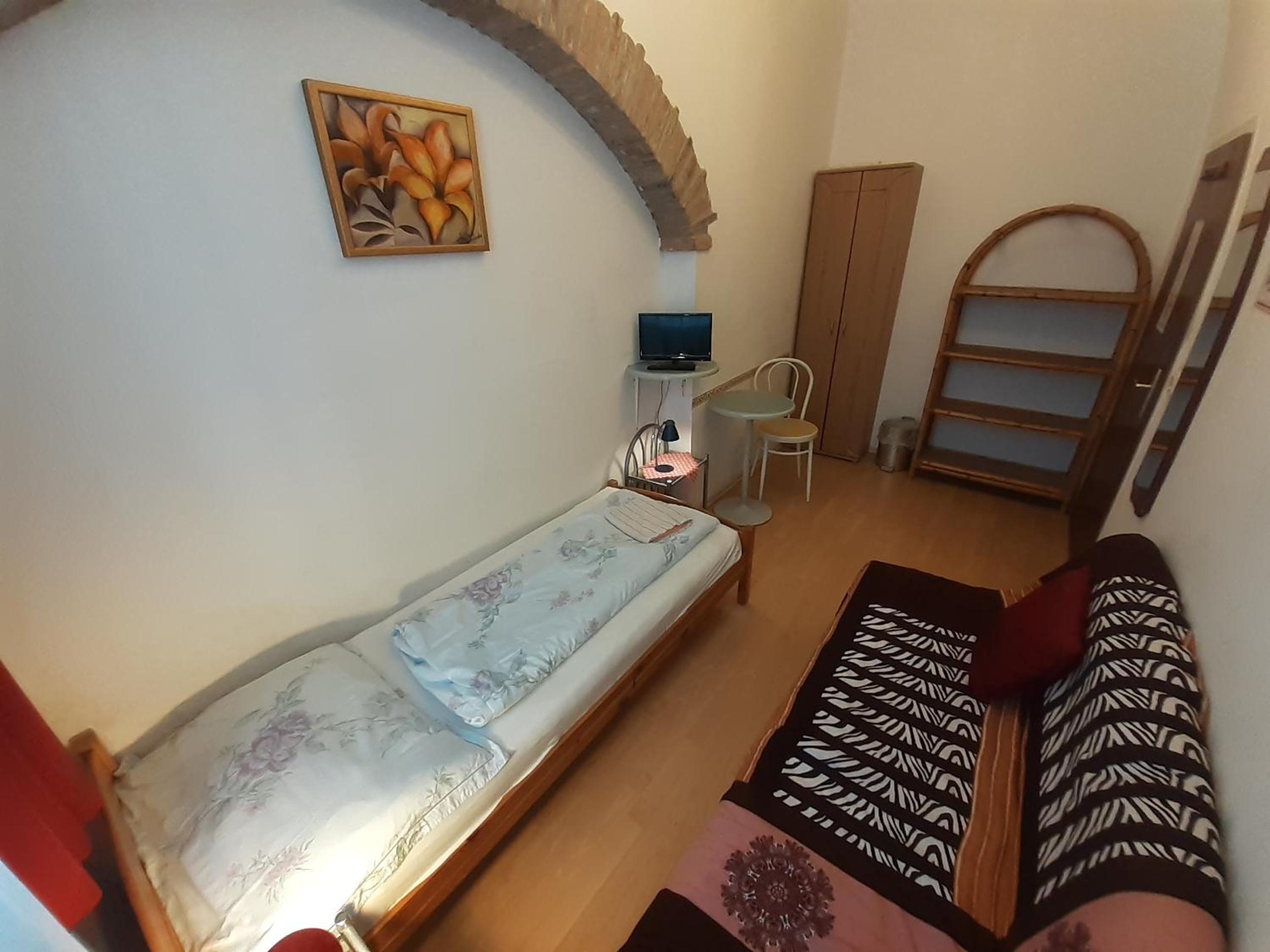 HappyHostel