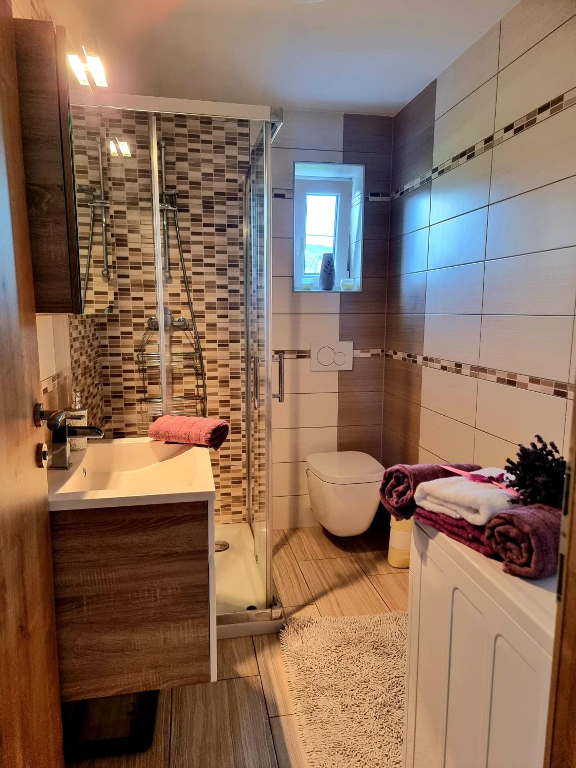 GARTNAR HOME -Hiška s pridihom domačnosti in pogledom na hribe. view 4