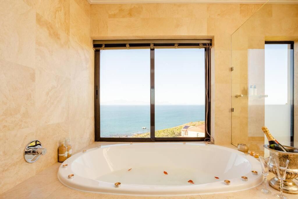 Aqua Terra Boutique Guesthouse - Simon's Town, Cape Town view 2